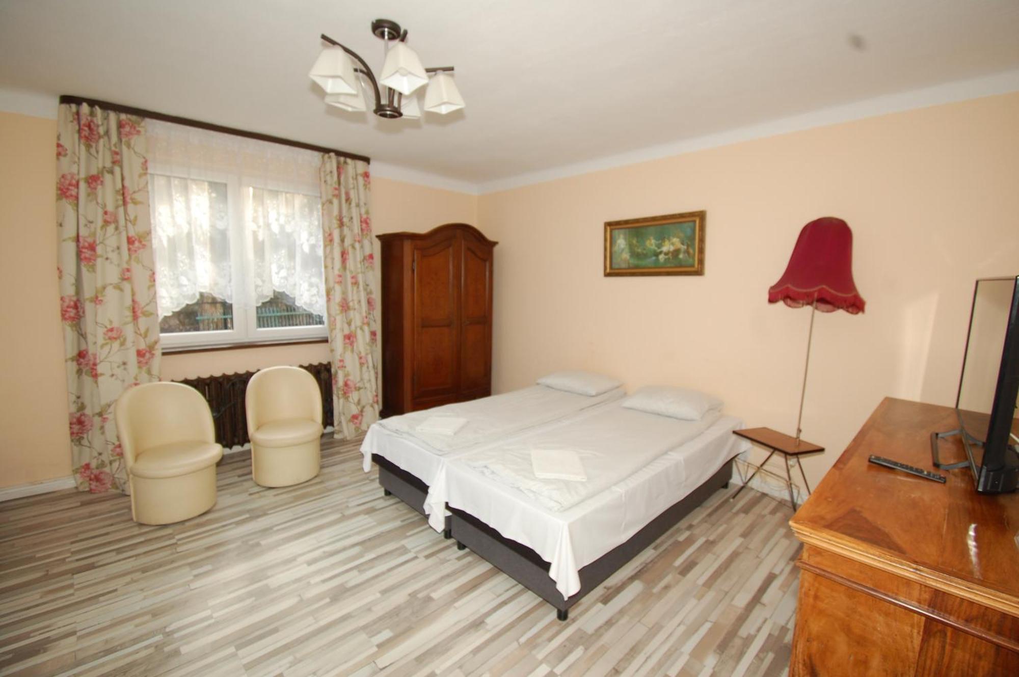 Holiday home Wypoczynek Letnia Oaza Sobienie Jeziory